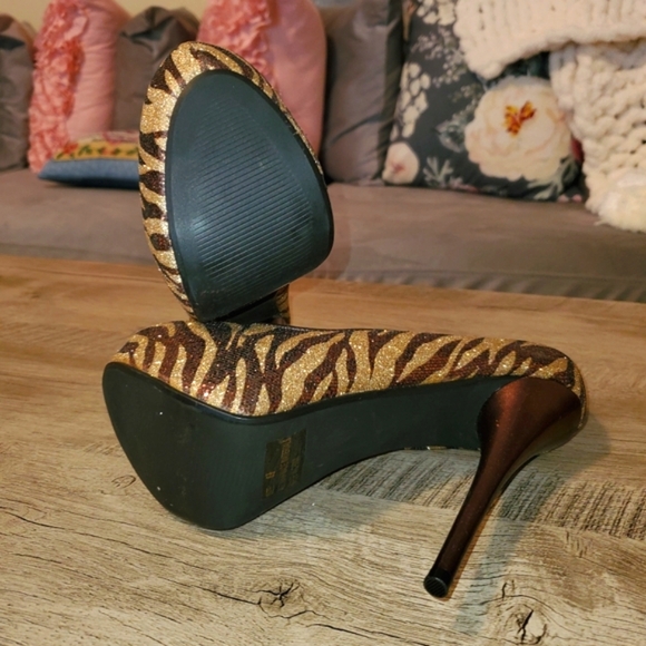 **NEVER WORN** Qupid 5" Platform Heels - Size 6.5 - Picture 2 of 6